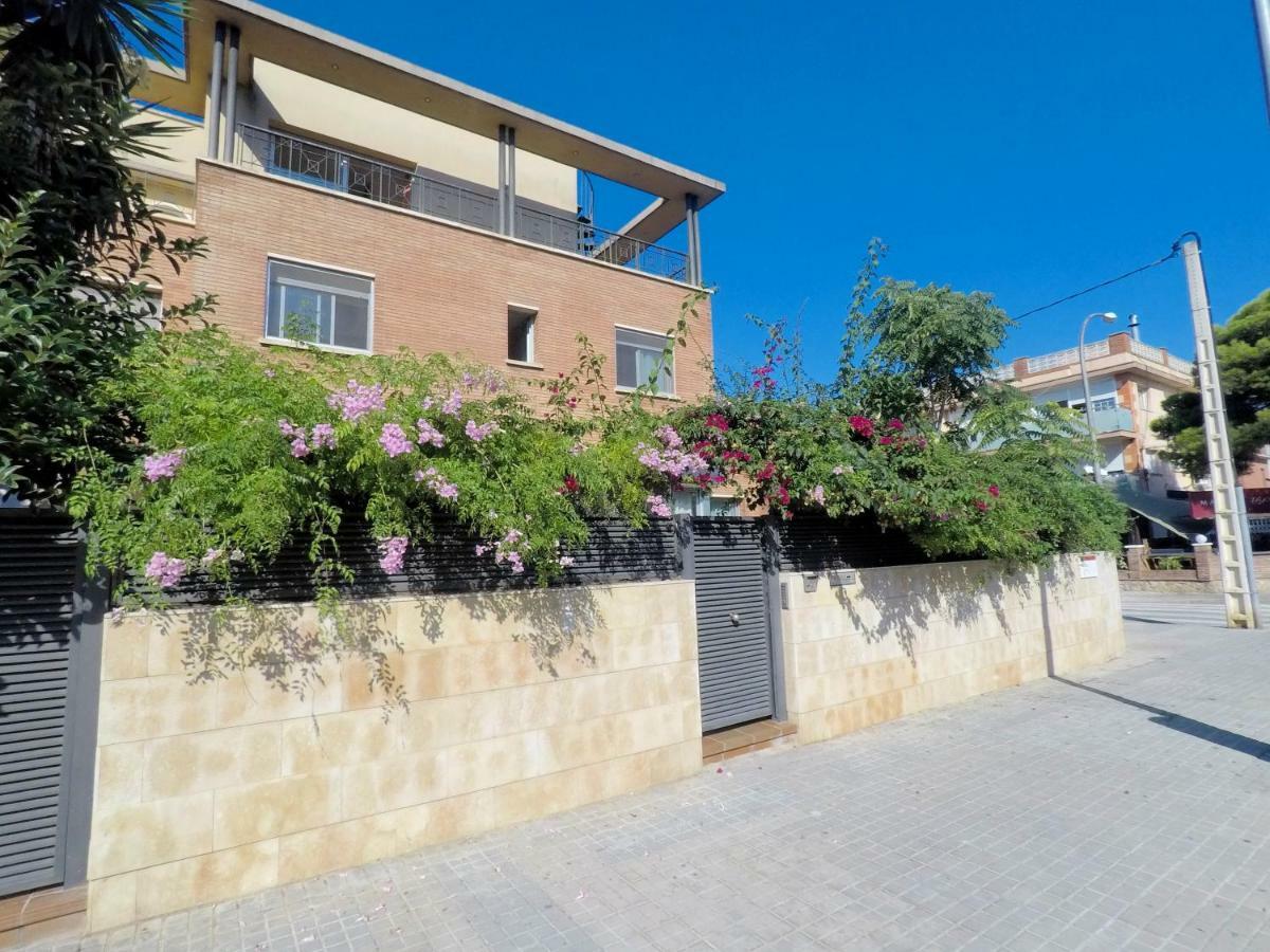 Beach House Кастельдафелс Екстер'єр фото